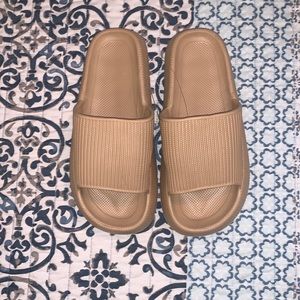 New Comfy Anti-Slip Pillow Slides